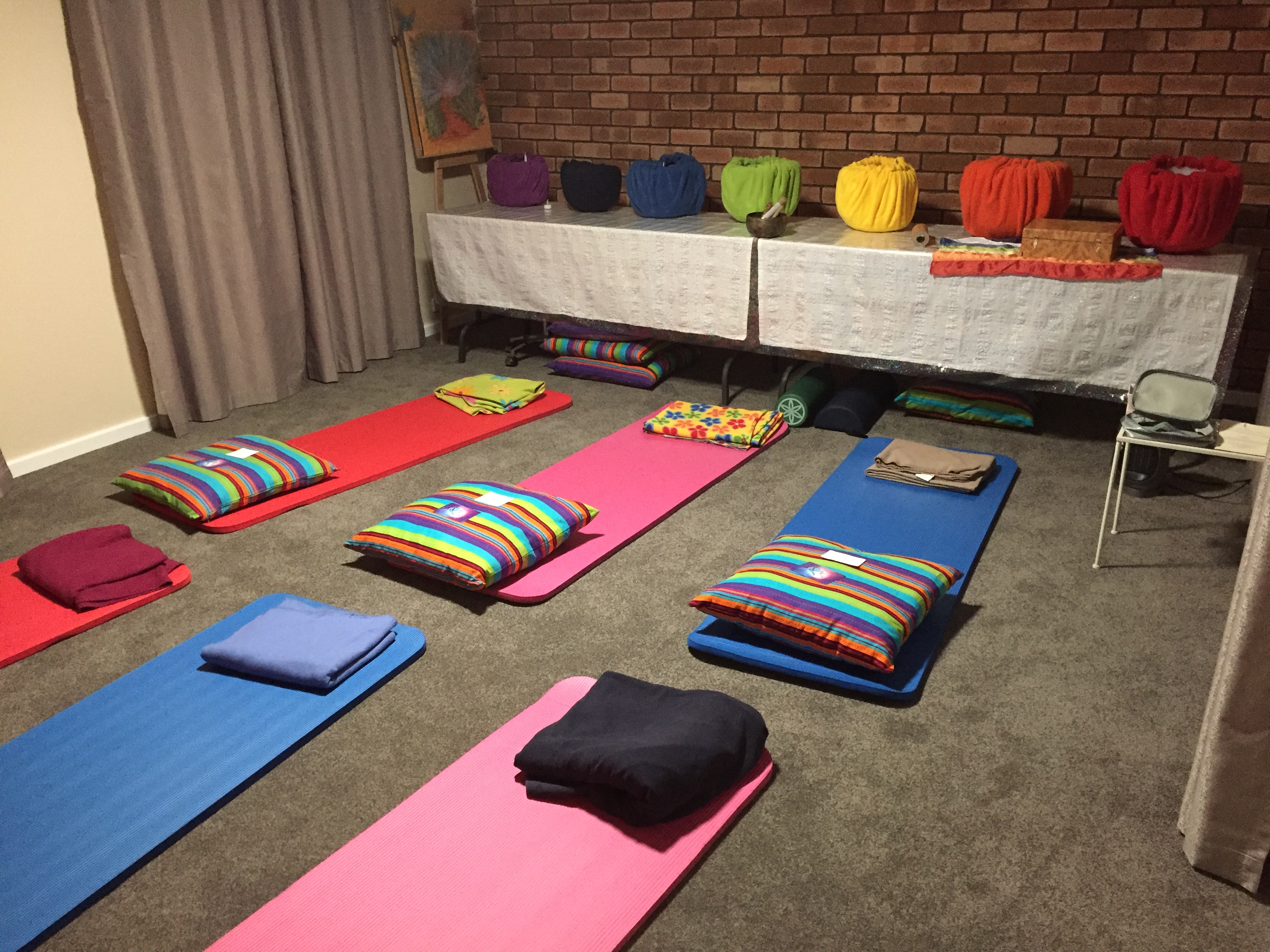Angel Light offers group Sound Healing Meditation sessions using crystal bowls, chimes and gong in the Hamilton Hill, Cockburn / Fremantle Area in Perth, Western Australia
